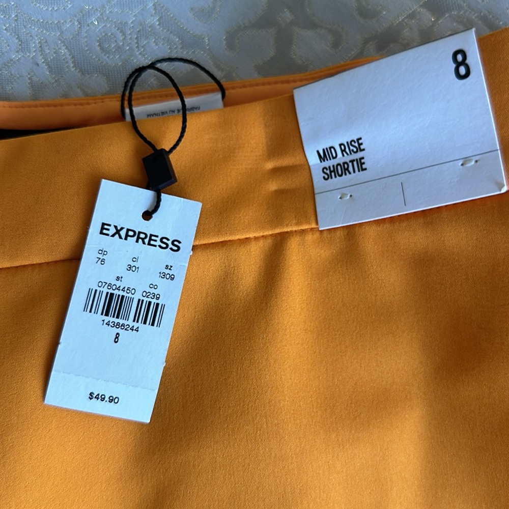 Express Mid Rise Shortie - Picture 3 of 3